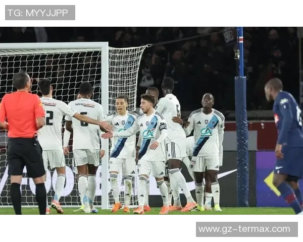 欧联杯惊心动魄之战巴黎圣日耳曼绝杀马竞引发全场狂欢