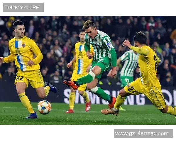 国王杯激战里昂与多特蒙德平局红牌争议引发全场热议